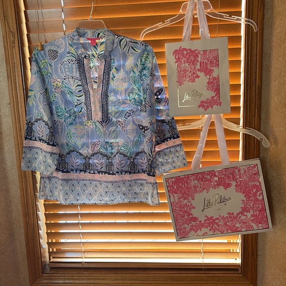 Lilly Pulitzer Tops - Lilly Pulitzer  Women's Colorful Blouse. SZ. M; EUC Note: 2 Free bags